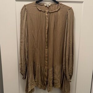 Gimmicks by BKE Flowing Button Down Shirt with Lace Accent. L. Like New!!